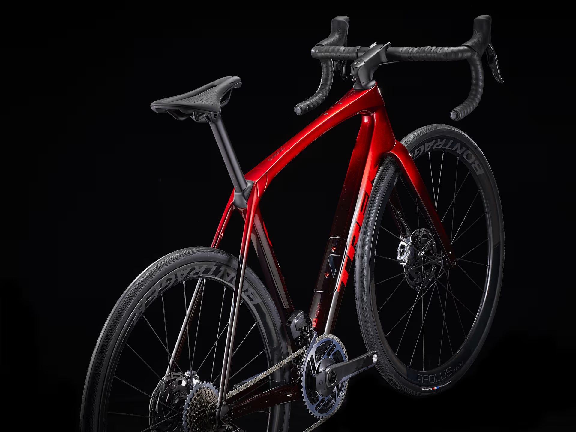 Trek Domane SLR 9 eTap Gen 4 Metallic Red Smoke To Red Carbon Smoke | Endurance-Rennrad Carbon